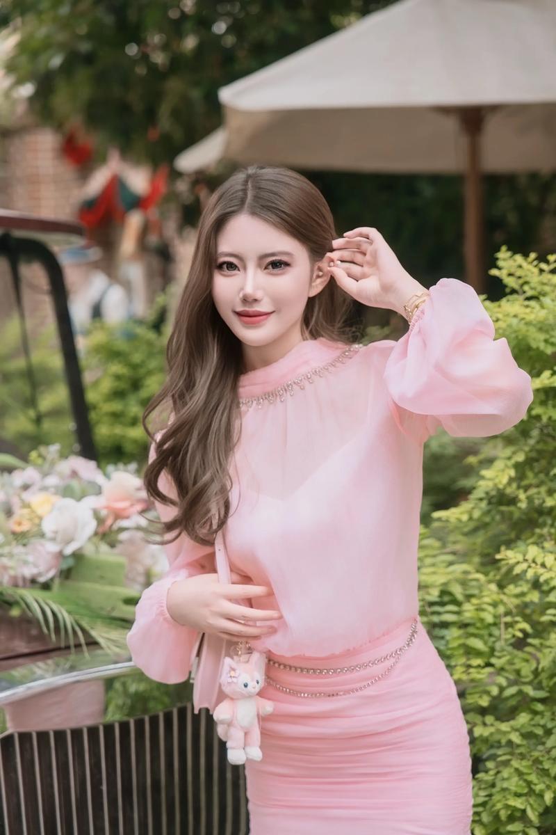 人妻高干h文的相关介绍