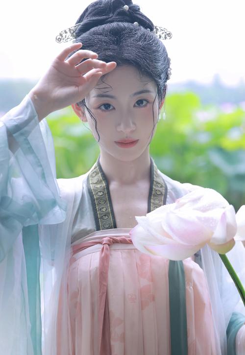美女同桌让我操的相关介绍