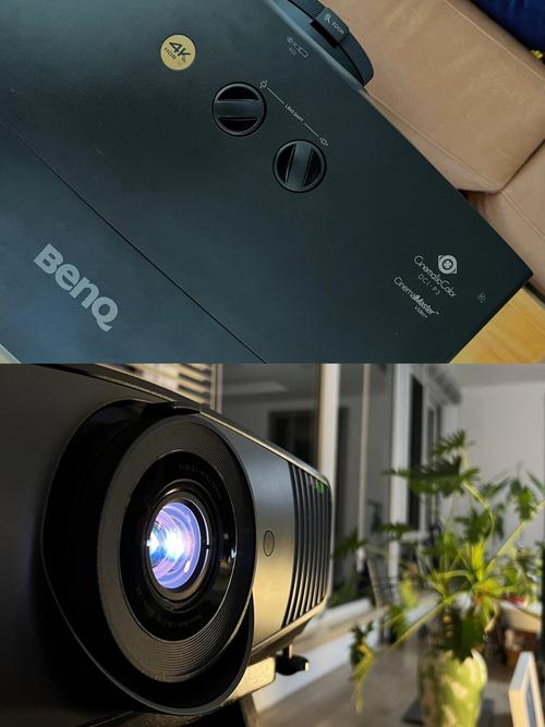 男女一边脱一边亲一边摸的相关介绍