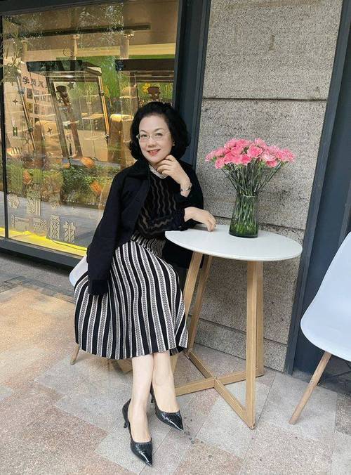 偷拍中国少妇的相关介绍