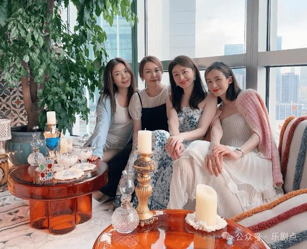 美女被劈腿操出白浆的相关介绍