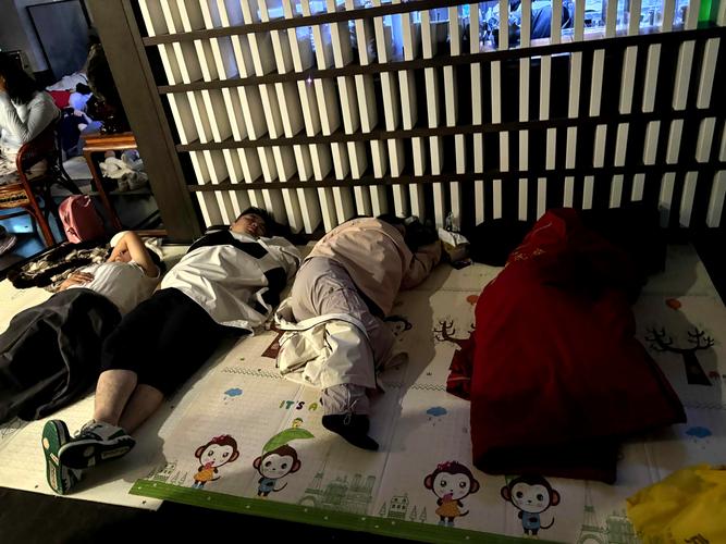 爆操白丝袜美女的相关介绍