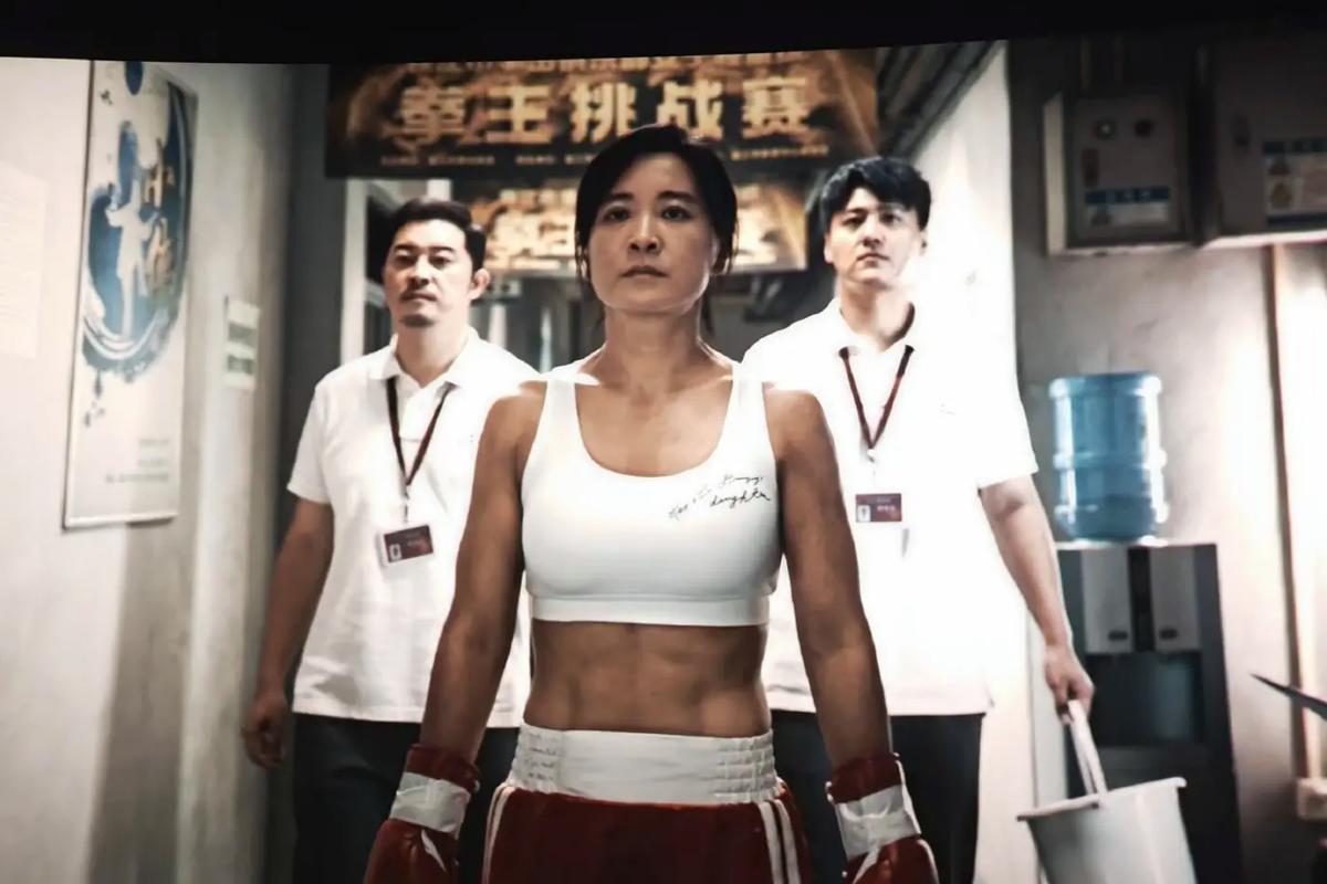 肉感女秘书的相关介绍