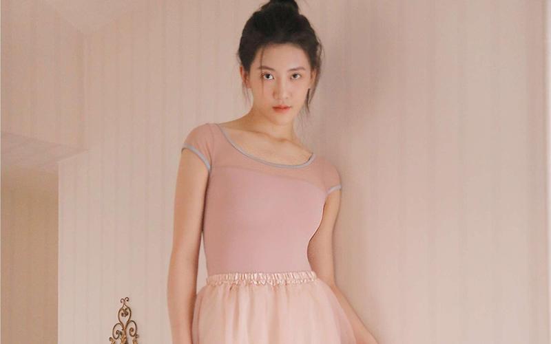 操中国美女老师的相关介绍