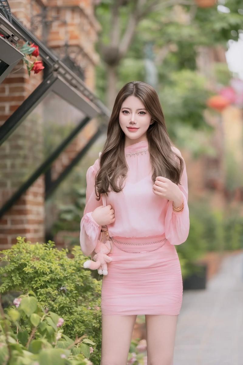 美女18禁在线看的相关介绍