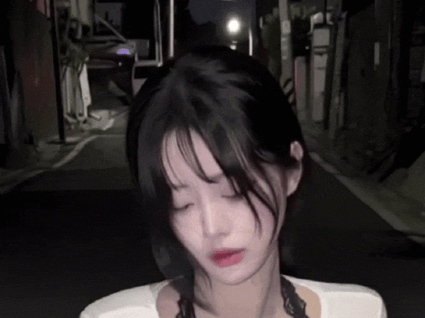 大尺度擦边球写真的相关介绍