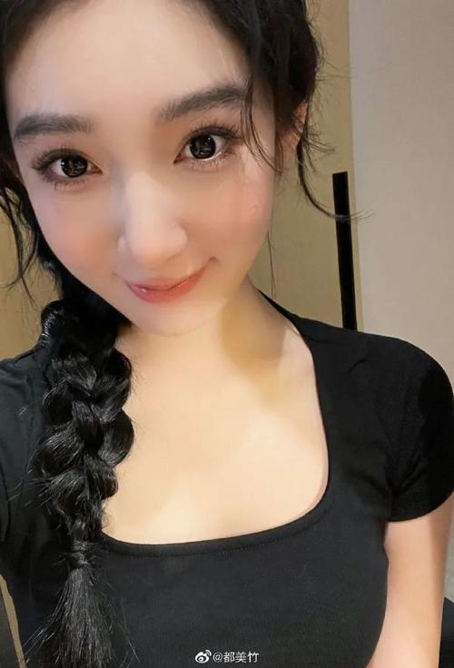 精品国产色的相关介绍