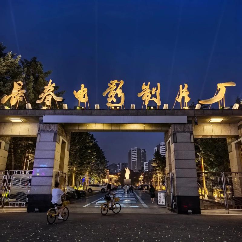 久久av色噜噜的相关介绍