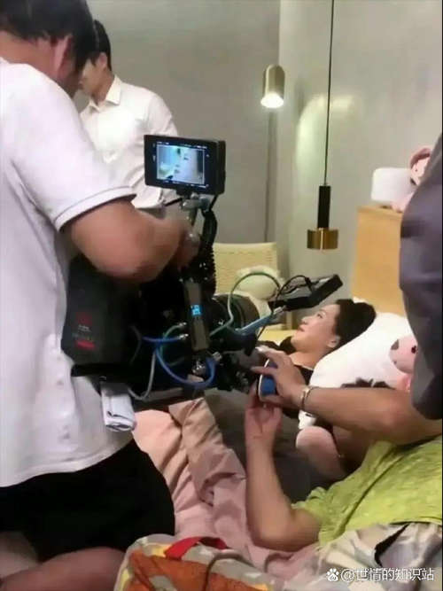 高h浪荡文辣丝袜人妻的相关介绍